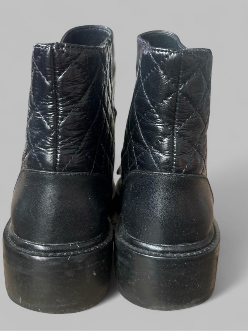 🖤CHANEL Black Quilted Leather Lace-Up Ankle Boots with Chain CC Accent - Picture 6 of 12